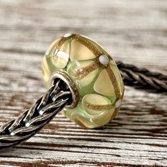 TROLLBEADS Pastel Yellow, Green & Gold Glitter Stained Glass LAA 925S NEW! - Picture 4 of 6